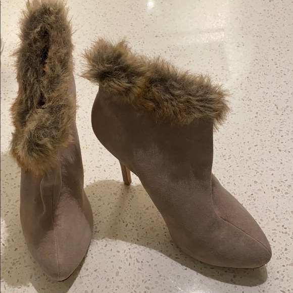 Furry heels - Picture 1 of 6